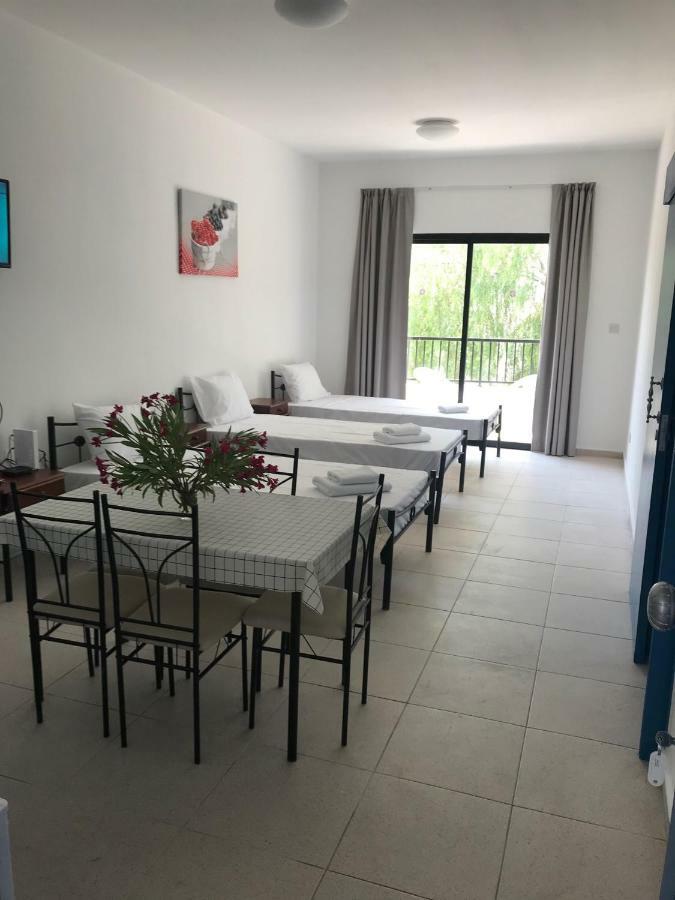 Athinas Court * Пафос