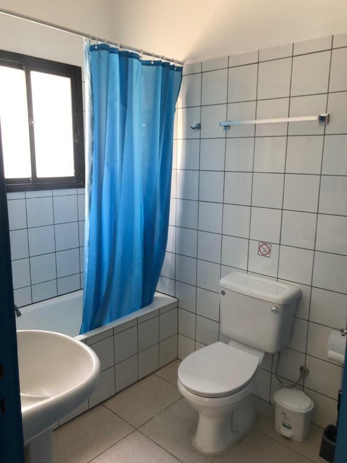 Athinas Court Апарт-отель Пафос